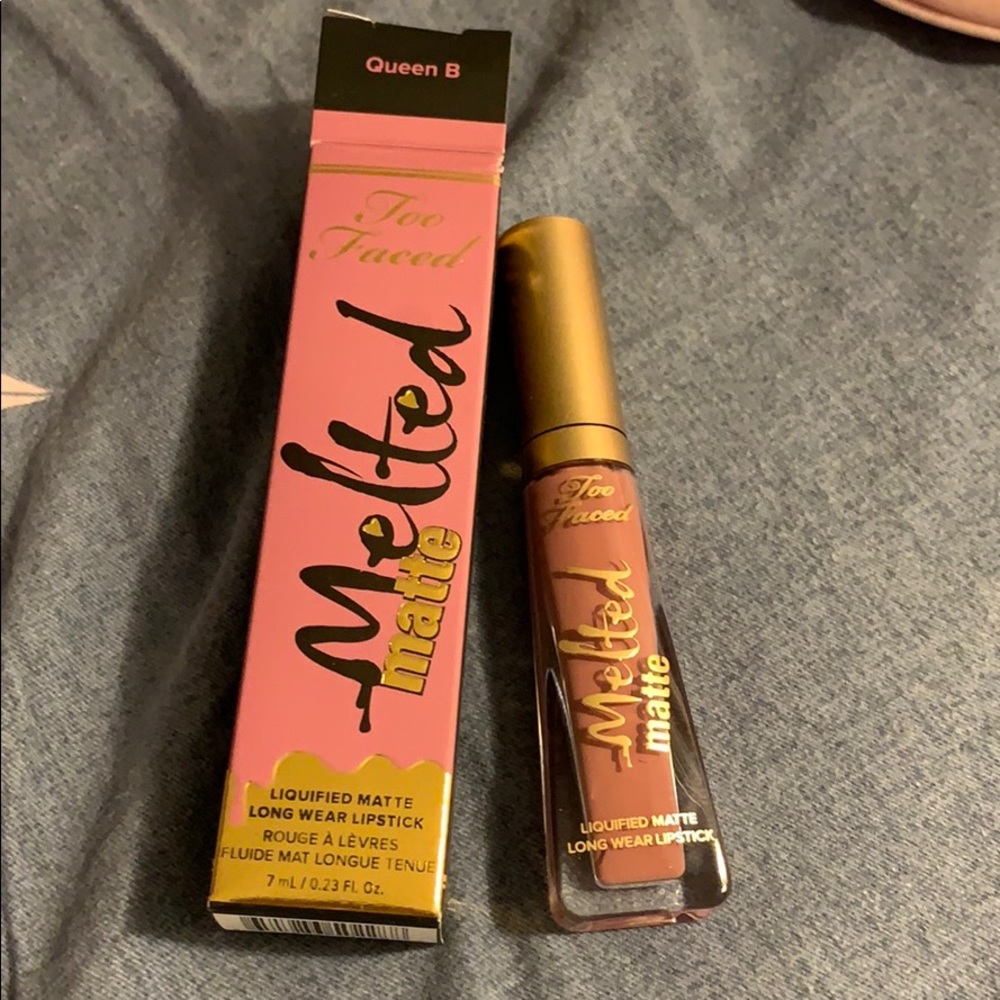 Too faced Queen B lipstick